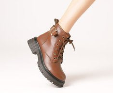 Bota Coturno Feminina Cano Curto Tratorada com Fivela Marrom Estilo Urbano