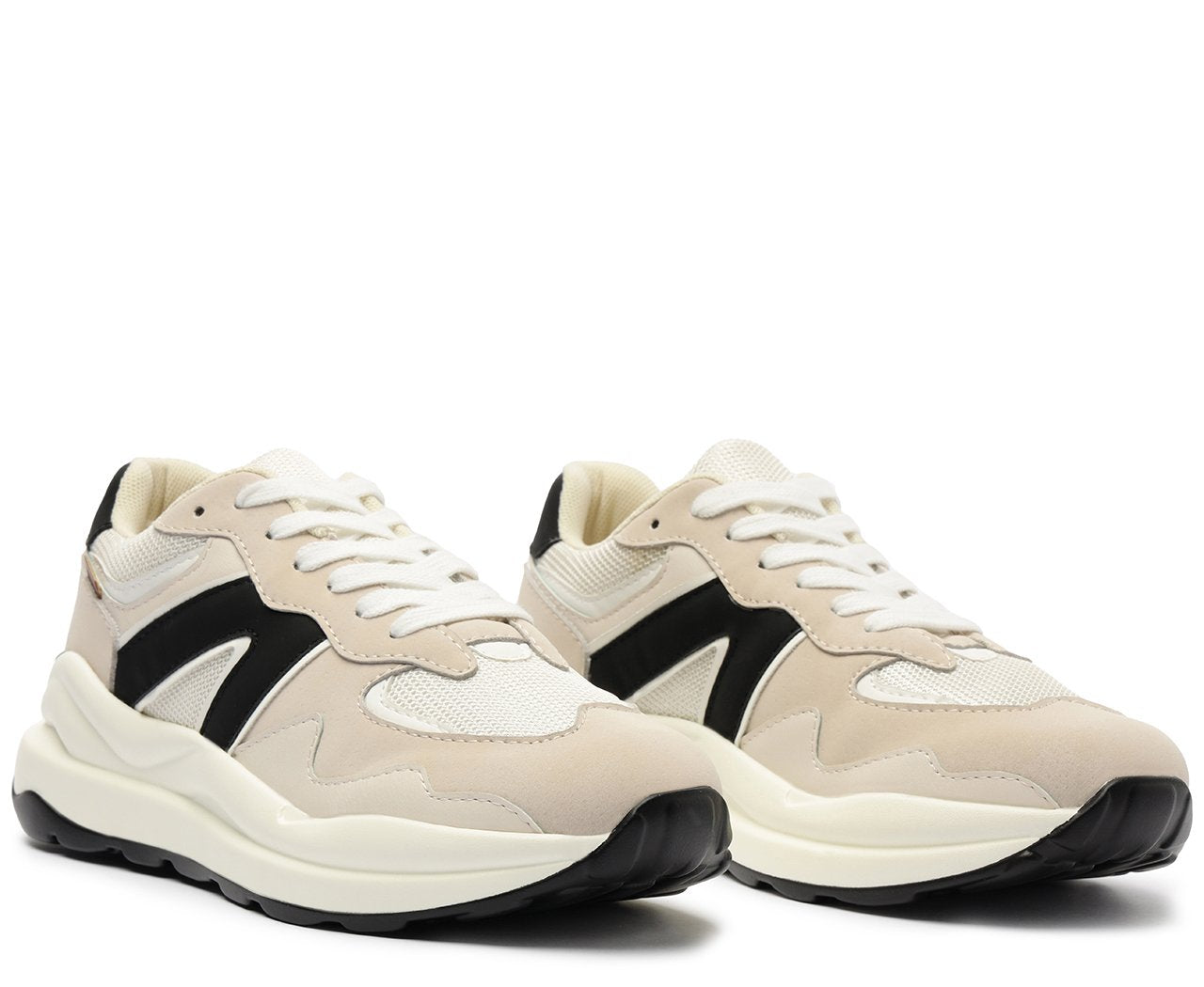 Tênis Sporty Mia Feminino Bege e Preto com Solado Esportivo Leve