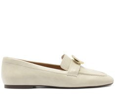 Mocassim Feminino Branco com Maxi Adorno Metálico Confortável