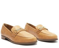 Mocassim Feminino Bridão Anacapri Bege com Salto Baixo e Detalhe Metálico