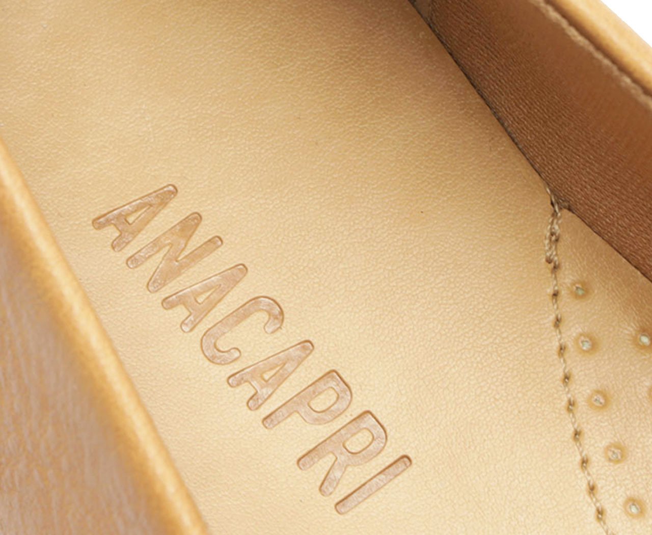 Mocassim Feminino Bridão Anacapri Bege com Salto Baixo e Detalhe Metálico