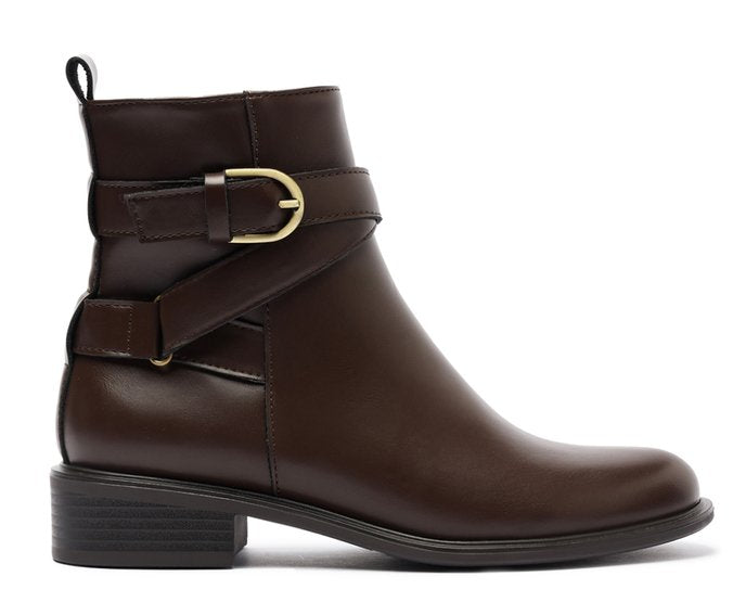 Bota Cano Curto com Fivela Detalhada Marrom Coffee Confortável e Estilosa