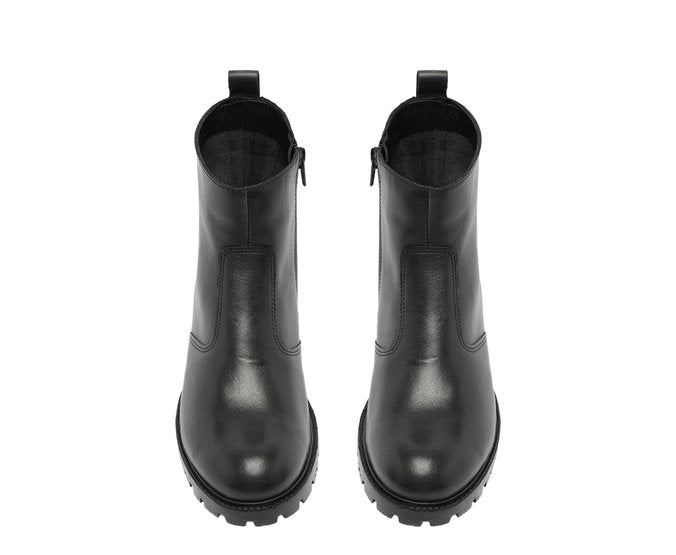 Bota Tratorada Feminina Cano Curto Couro Preto Salto Baixo