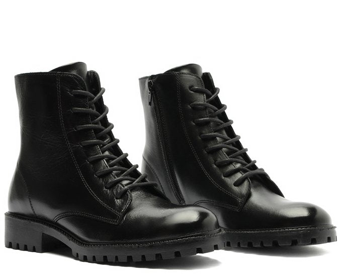 Bota Coturno Feminina Couro Preto Cano Curto Solado Tratorado