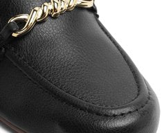 Mocassim Loafer Bridão Preto com Metal Torcido e Solado Emborrachado